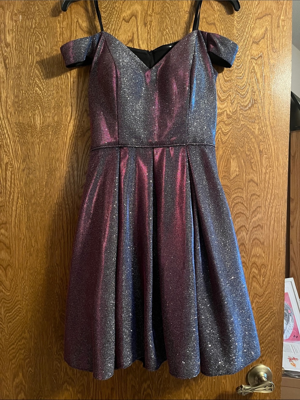 Off-Shoulder Sparkle Dress in Iridescent Purple-Blue